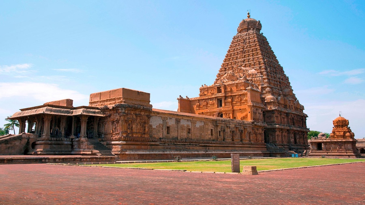 Brihadeeswarar Temple
Great Living Chola Temples